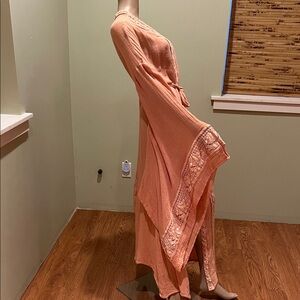 Jen’s Pirate Booty Elegant Peach Crochet Trim Kimono M/L